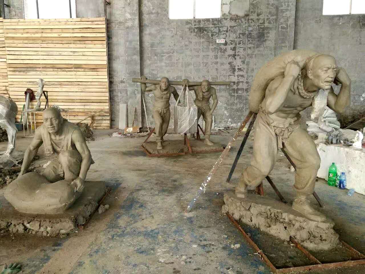 泥稿雕塑